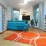 Bright And Cozy City Center 1 Bedroom Ap, Free Parking!